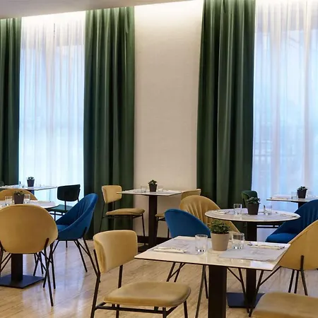 ホテル Radisson 4*