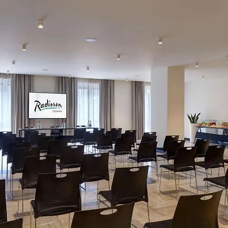 ホテル Radisson 4*